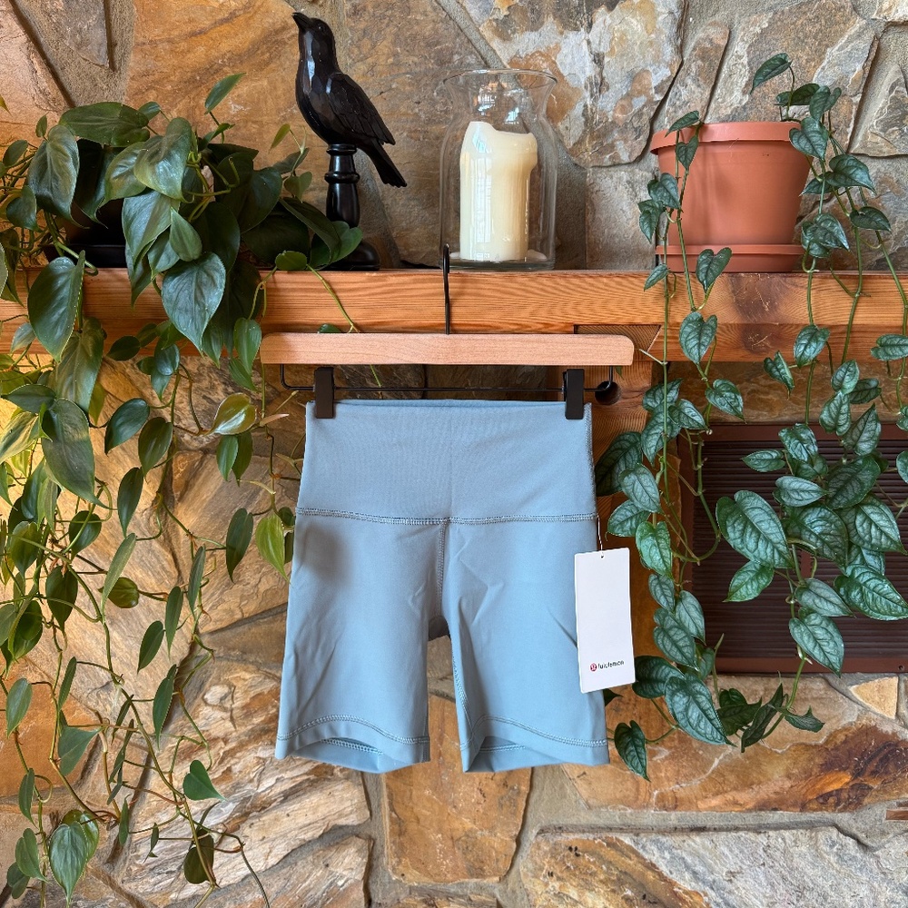 Lululemon Wunder Train HR Biker Shorts - Size 4 with 6" inseam